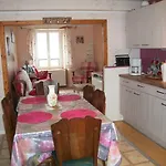Au Pied Des Monts Du Cantal アパート