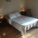 Au Pied Des Monts Du Cantal アパート Laveissière