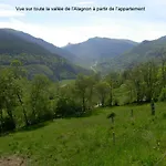 アパート Au Pied Des Monts Du Cantal