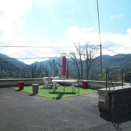 Au Pied Des Monts Du Cantal Apartamento Laveissière