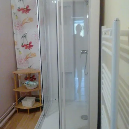 Au Pied Des Monts Du Cantal Laveissière