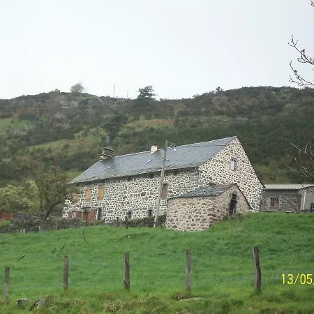 Au Pied Des Monts Du Cantal アパート *